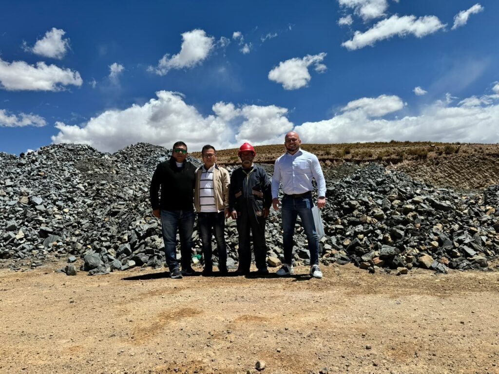 Visita técnica em uma mina de minério de antimônio, Bolívia