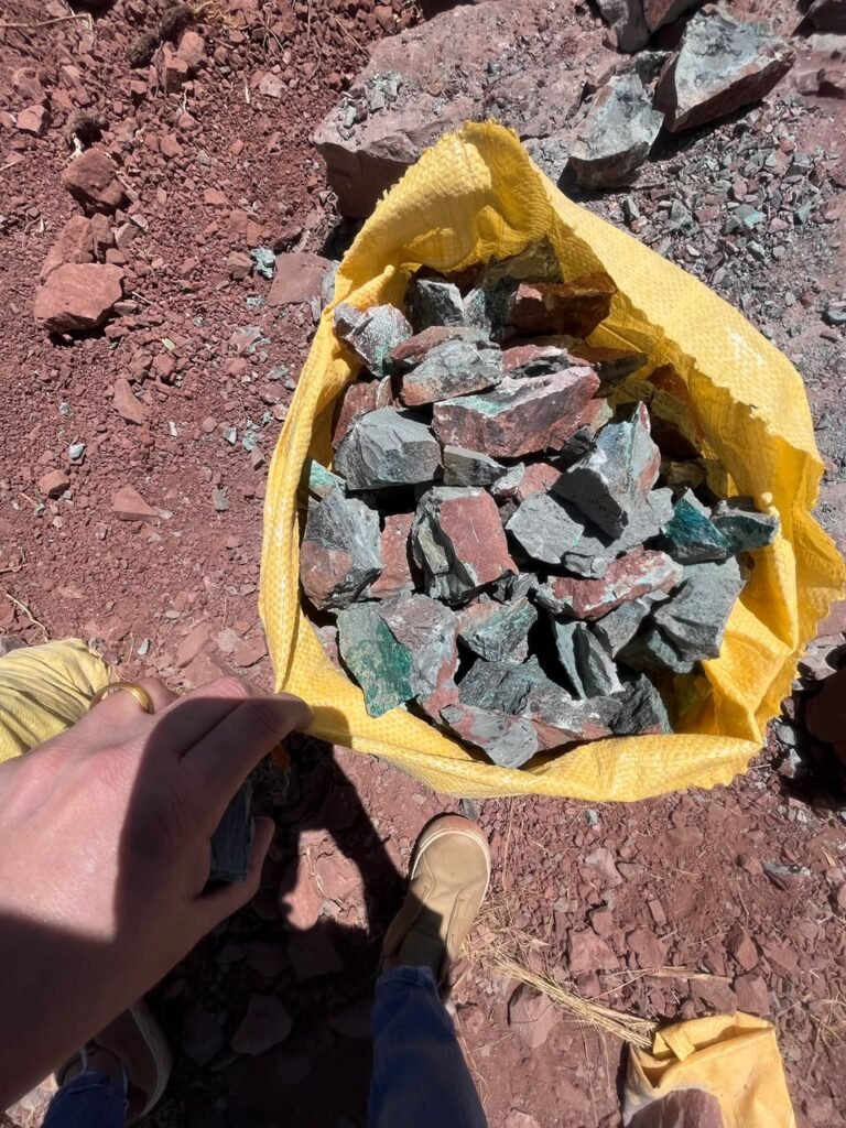 Amostras de minério de cobre coletadas em campo