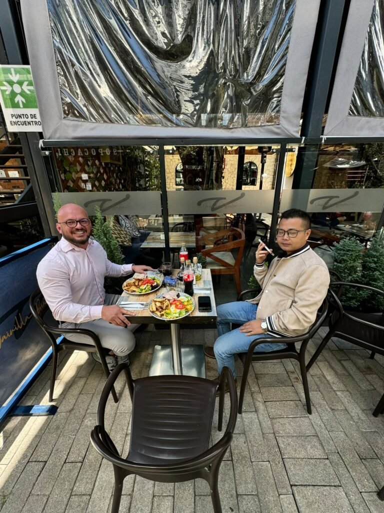Almoço de negócios com cliente em Calacoto, Bolívia